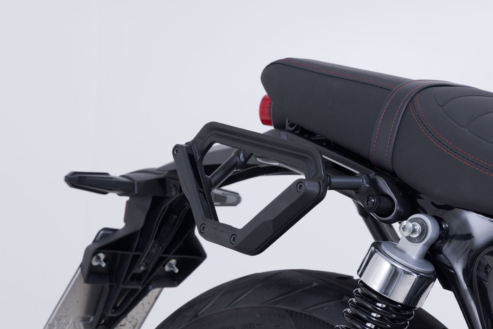 SW-Motech V-LOC Side Carrier høyre – Honda GB350S (24-). Figur 4