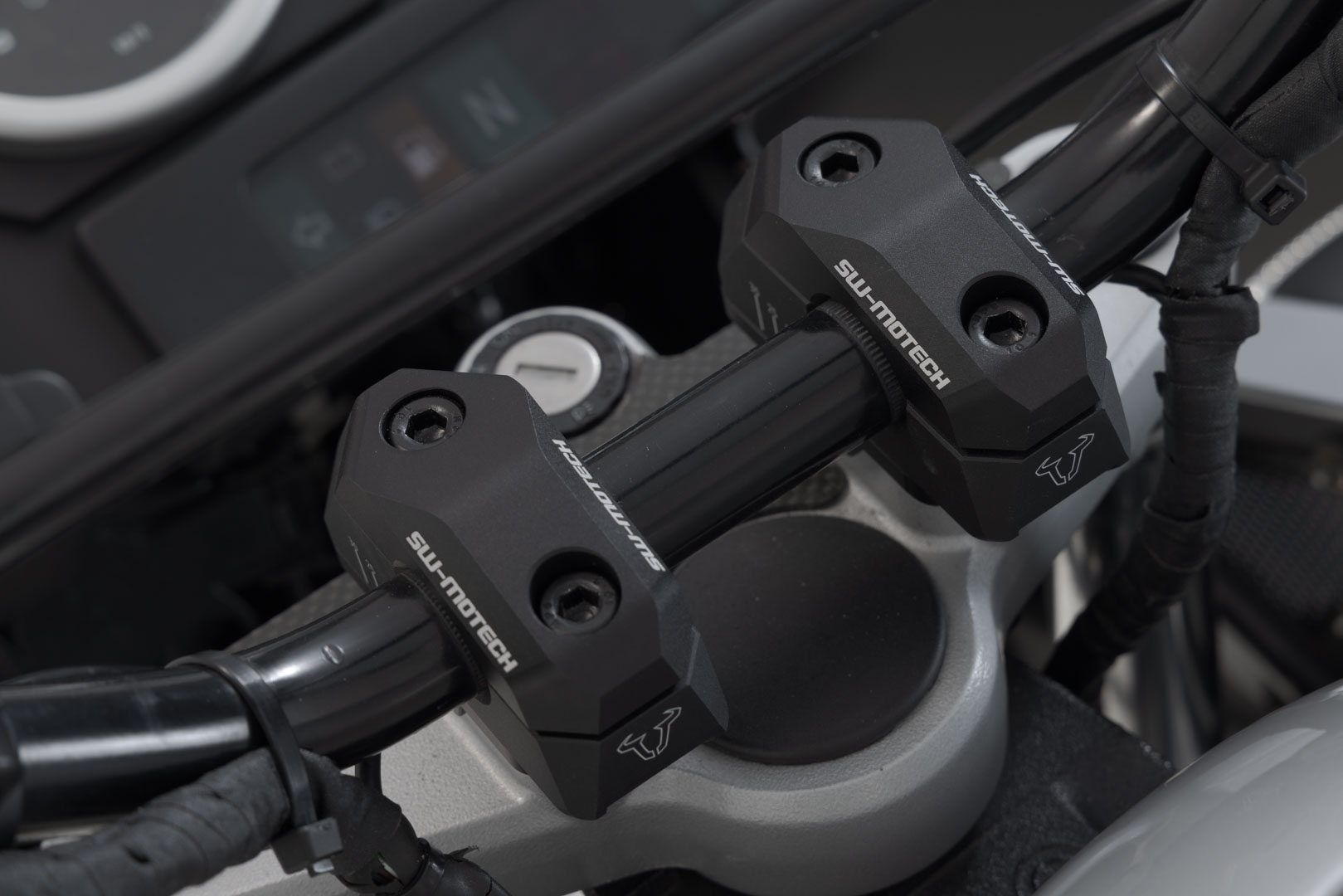 Variabilă spate cu bară SW-Motech pentru ghidon Ø22 - H=25mm. Spate 5/10/15/20/25/30 mm. Negru. Figura 4