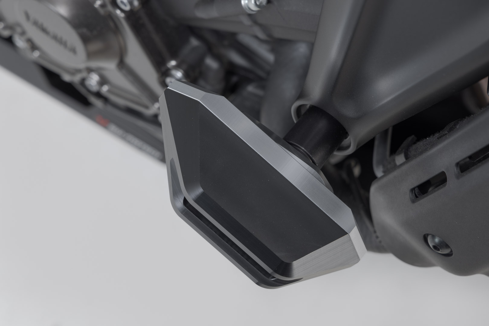 SW-Motech Slider set för ram - Svart. Yamaha Tracer 9 / GT (20-) / GT+ (22-). Figur 5
