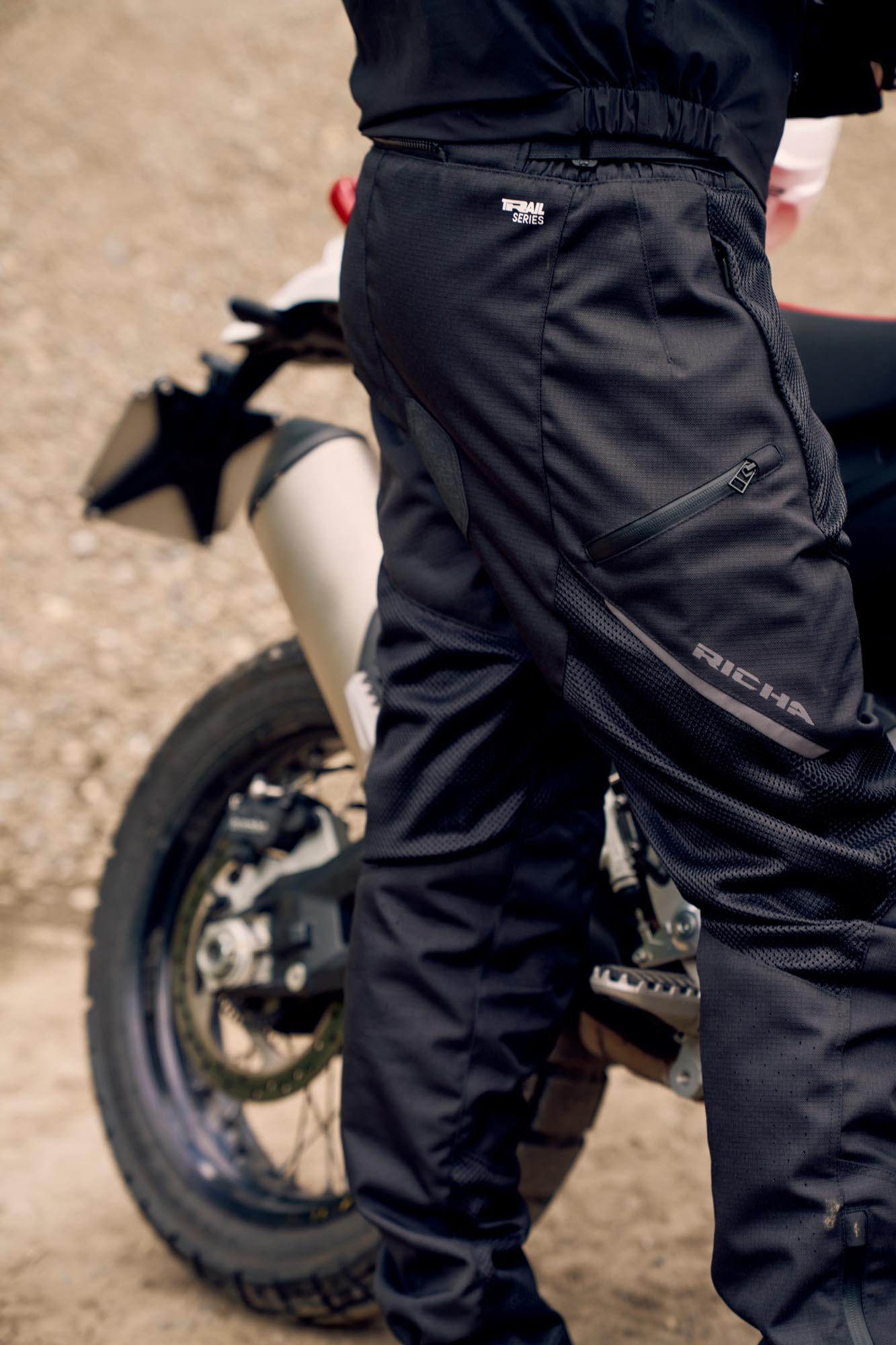 Richa Airvent Evo 3 waterproof Motorcycle Textile Pants black Short M Figure 4
