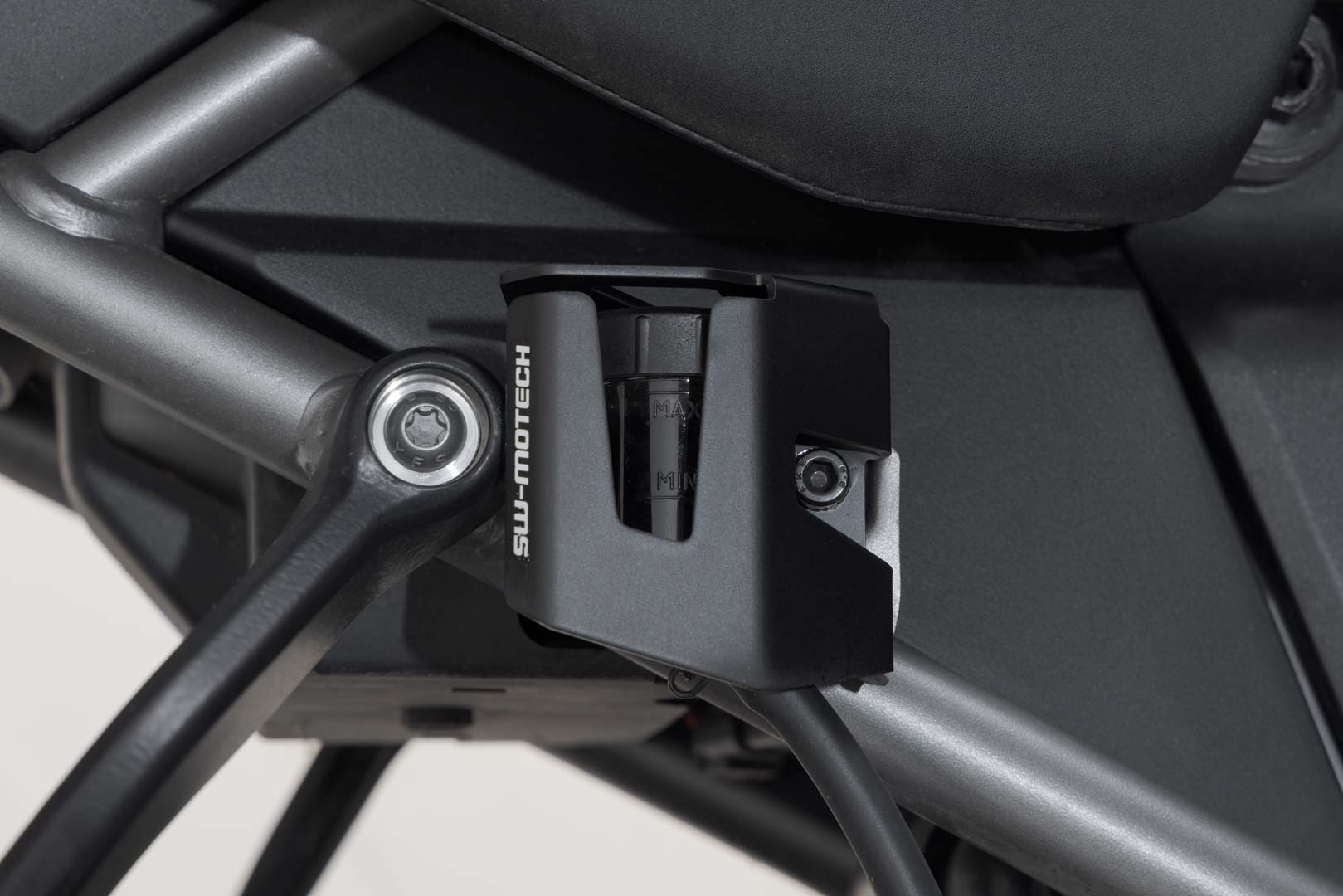 Protector de rezervor de lichid de frână SW-Motech - Negru. Harley-Davidson Pan America (21-). Figura 2