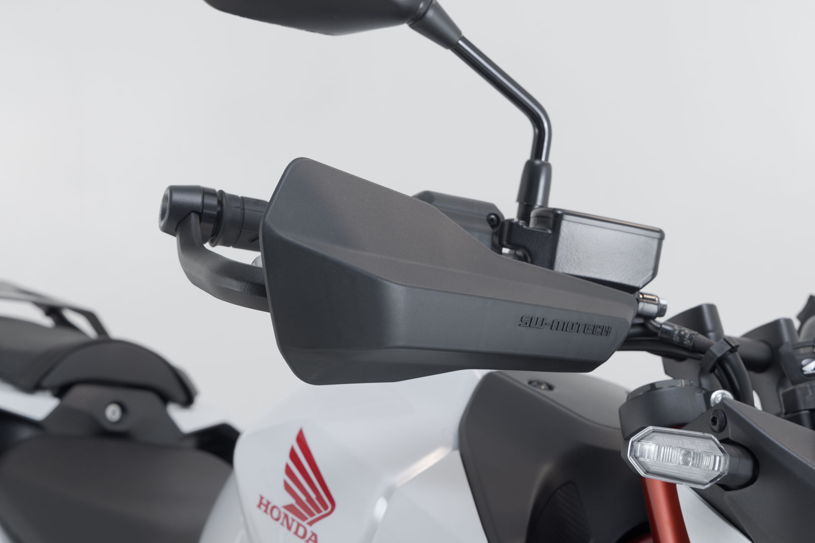 Kit SW-Motech Sport de protecție de mână - Negru. Honda CB750 Hornet (22-). Figura 3