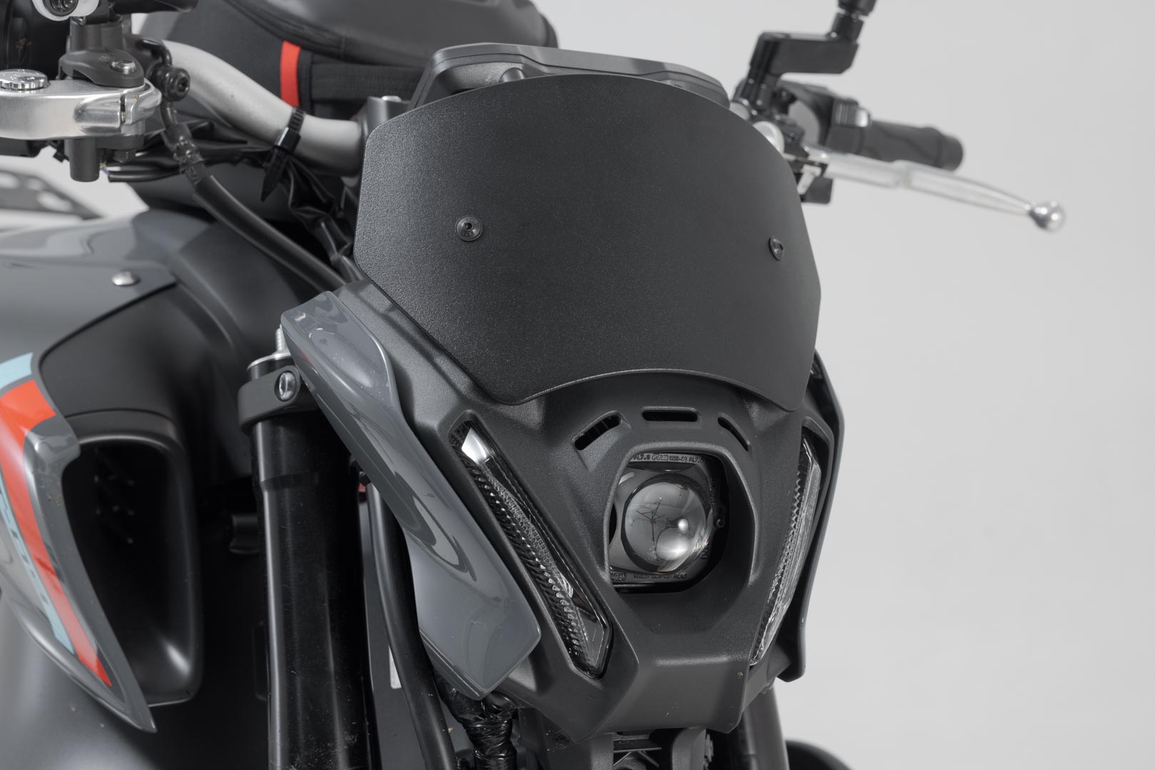 Parbrizul SW-Motech - Negru. Yamaha MT-09 / MT-09 SP (20-23). Figura 1