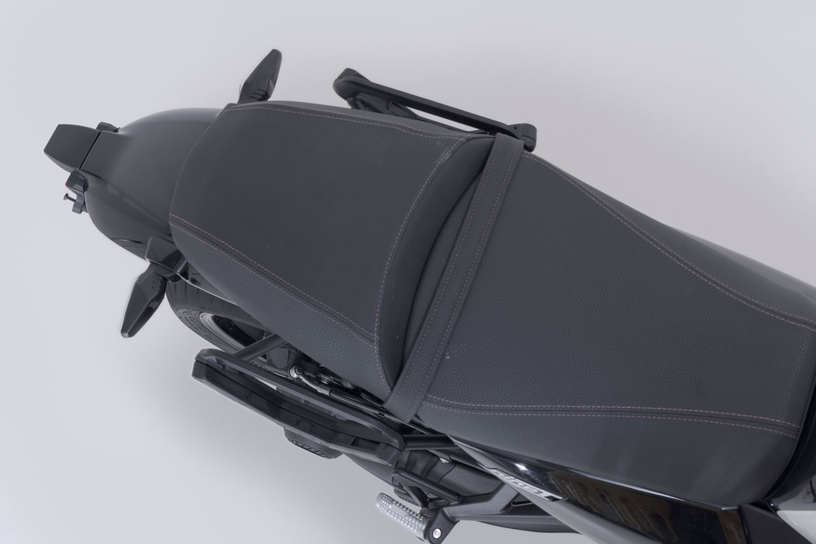 SW-Motech Side Bag WP sistem V-LOC - 11/11 l. BMW R 12 S / R 12 nineT (23-). Figura 5