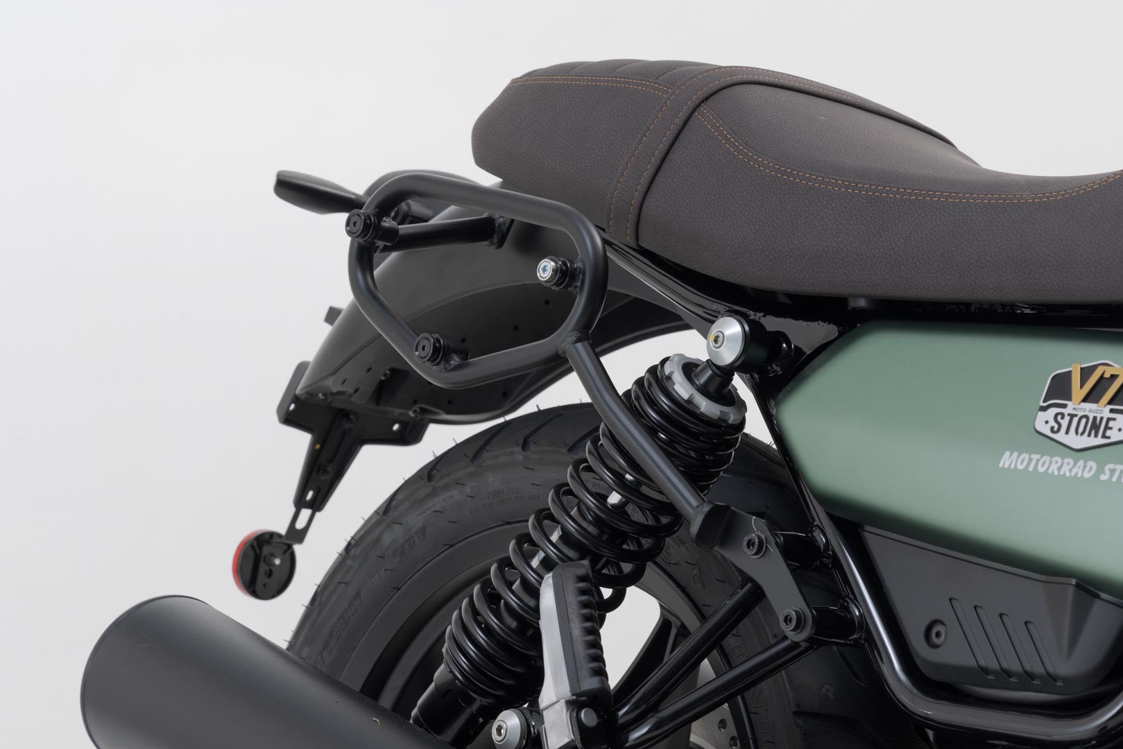 SW-Motech Legend Gear side bag system LC - Moto Guzzi V7 models (20-25). Figure 4