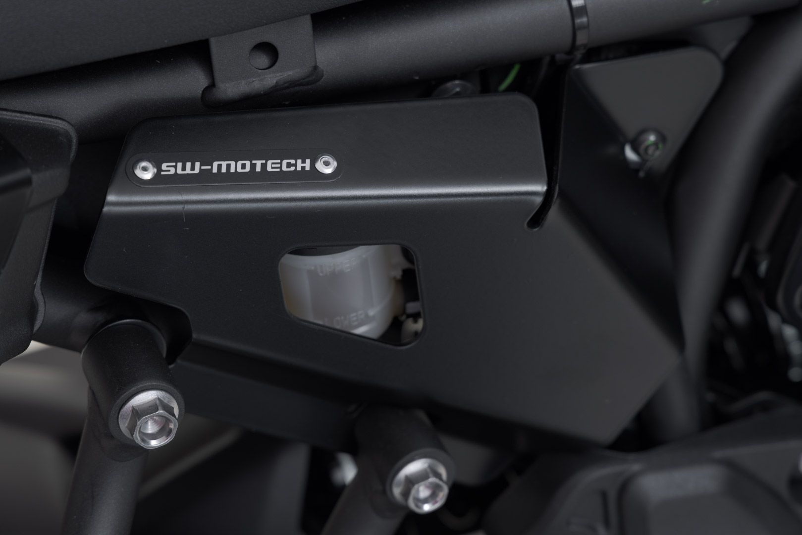 Set de protecție pentru rezervor de lichid de frână SW-Motech - Negru. Yamaha XSR700 (15-) / XT (19-) L+R. Figura 5