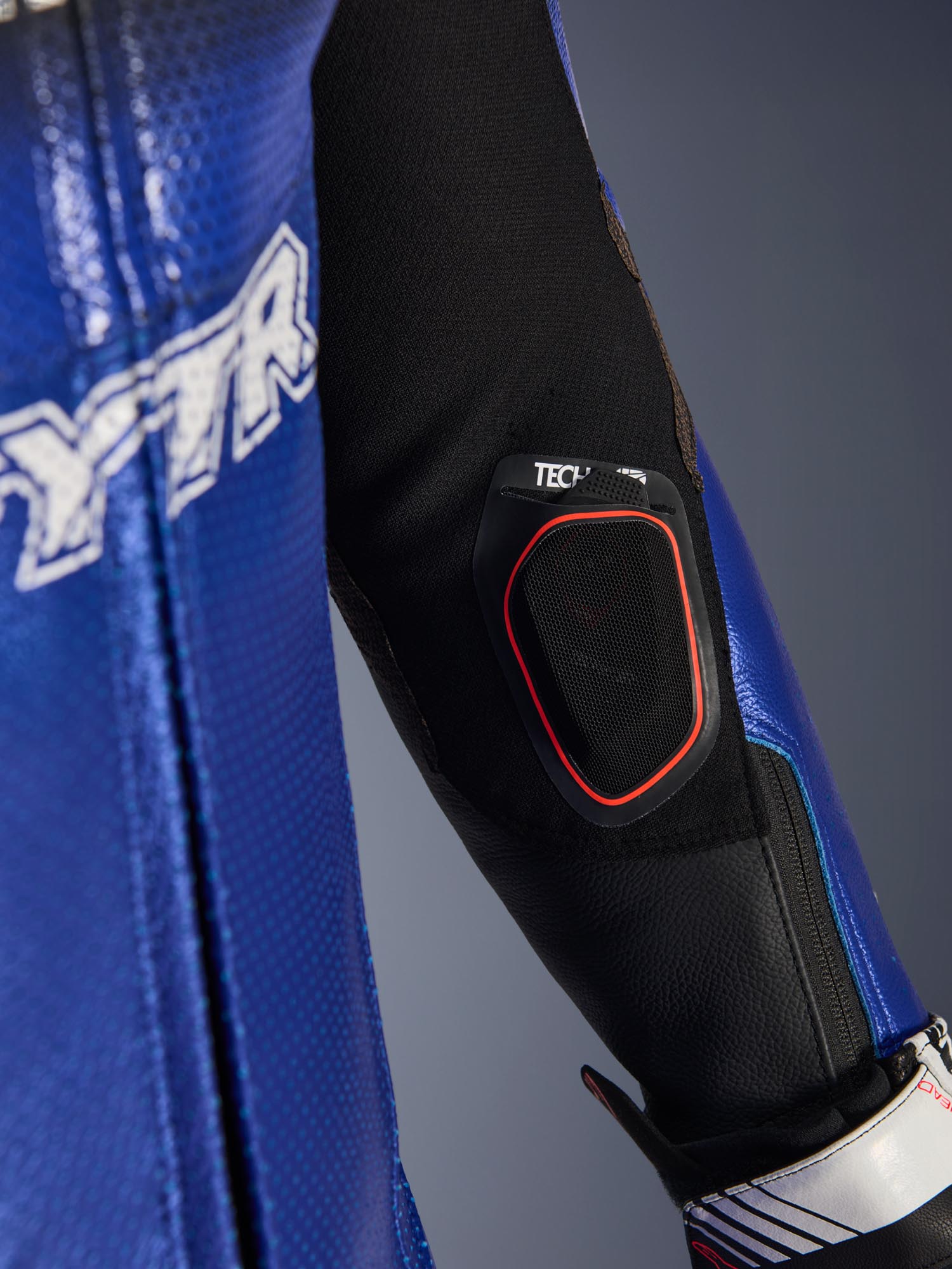 Alpinestars YAMAHA GP-R7 perforated 1- Piece Motorcycle Leather Suit 52 Figure 11
