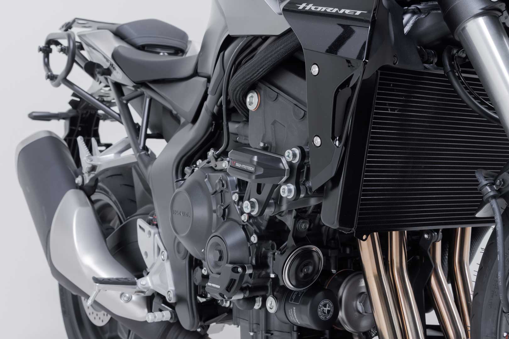 SW-Motech Frame slider kit - Svart. Honda CB1000 Hornet (24-). Figur 3
