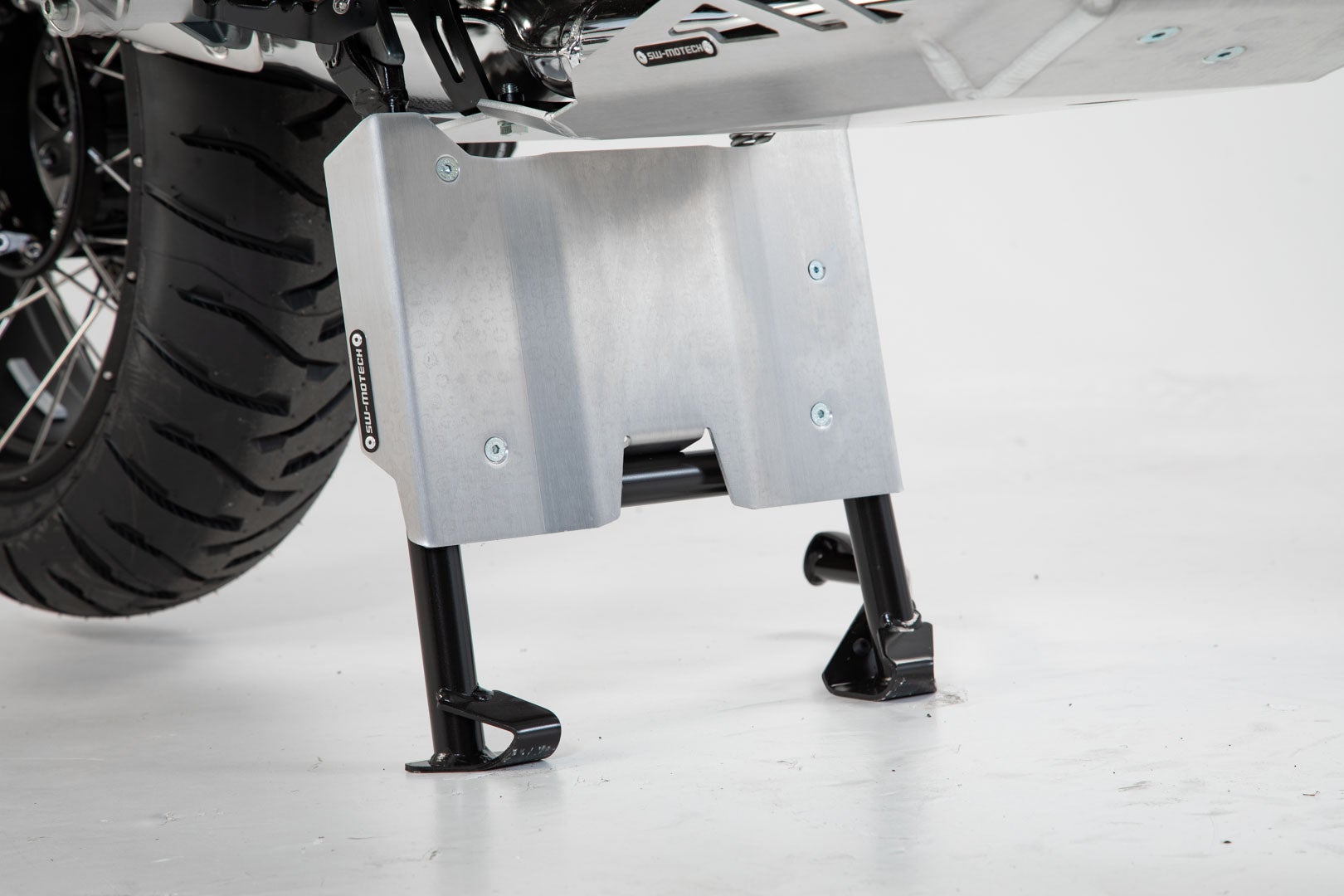 SW-Motech Extensão de proteção do motor para suporte central - Prata. BMW R1200GS (12-18), R1250GS (18-). Figura 1