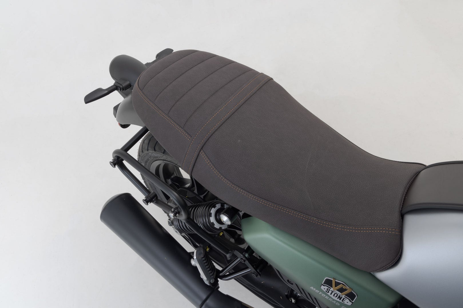 SW-Motech Legend Gear side bag system LC - Moto Guzzi V7 models (20-25). Figure 5