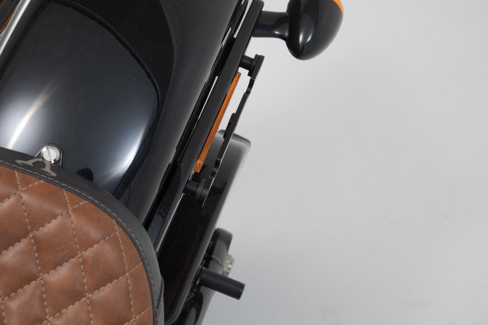 SW-Motech SLH portavion lateral LH2 stânga - Softail Str. Bob (17-), Standard (20-). Pentru LH2. Figura 3