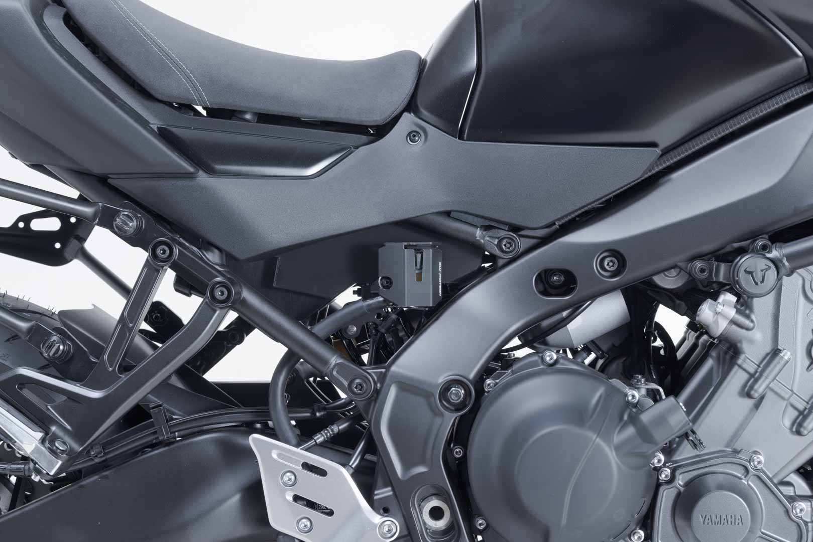 Protector de rezervor de lichid de frână SW-Motech - Negru. Yamaha Tracer 9 / GT / GT+ (24-). Figura 1