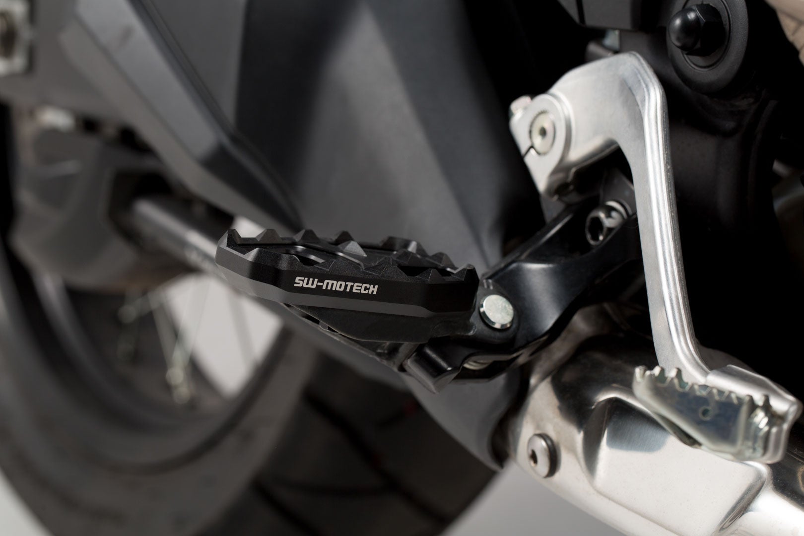 SW-Motech Prolunga poggiapiedi - Nero. Honda CRF 1000L/Adv Sport, CRF1100L AS. Figura 3