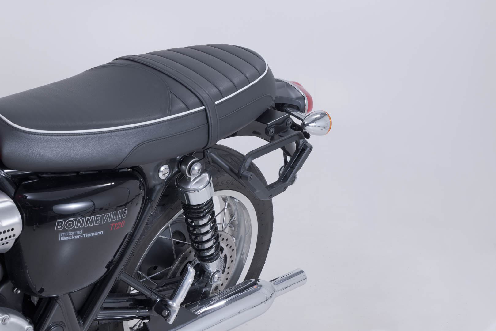 SW-Motech V-LOC sidodragare vänster - Triumph Bonneville T100 (16-) / T120 (15-). Figur 3