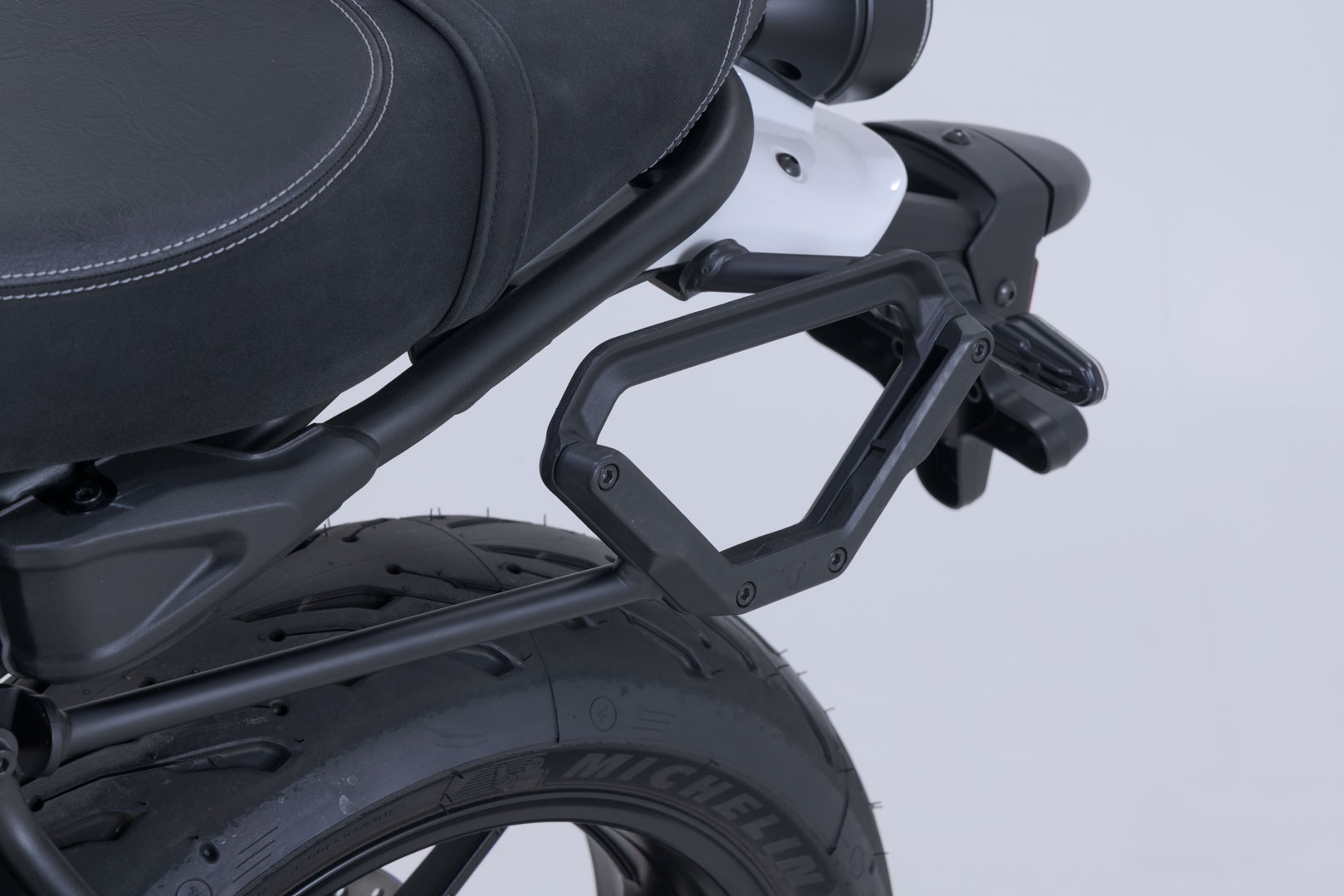 SW-Motech V-LOC Side Carrier vänster - Yamaha XSR700 (15-) / XSR700 XT (19-). Figur 4