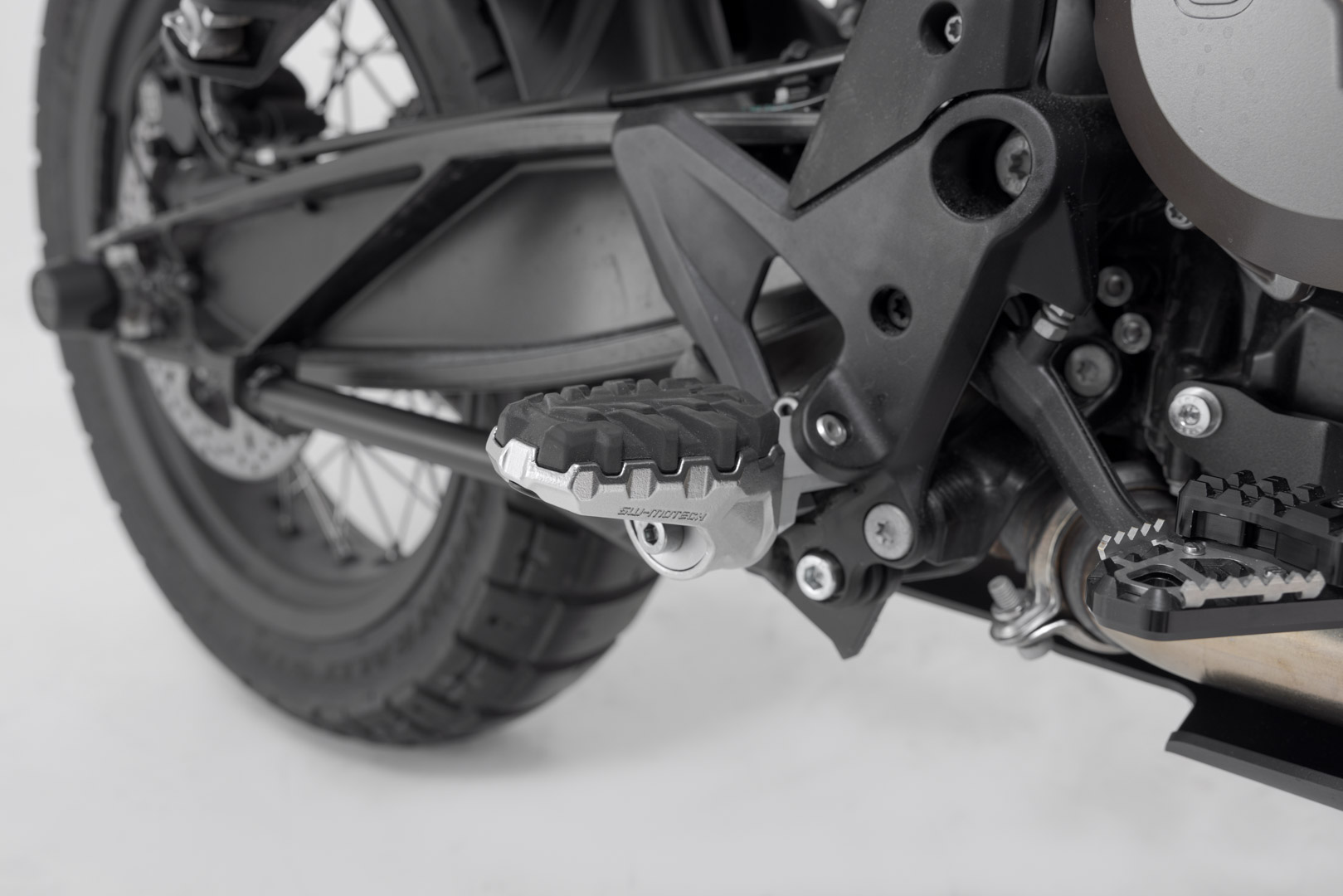 Kit de sprijin pentru picioare SW-Motech EVO - modele KTM, Husqvarna Norden 901 (21-). Figura 1