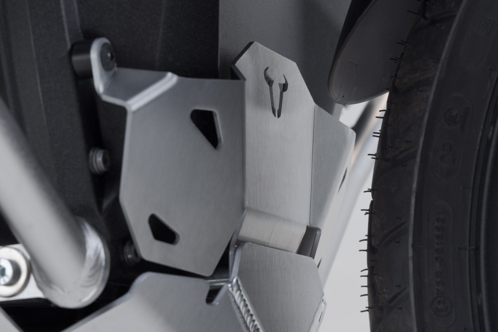 Extensie de protecție a motorului SW-Motech - Argintiu. BMW R 1300 GS / Adventure, R 1300 R/RT. Figura 2