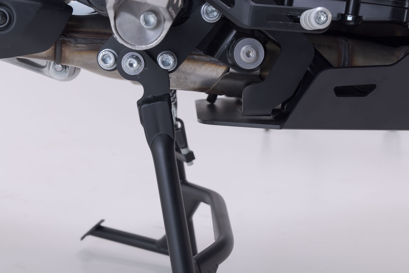 Standul SW-Motech - Negru. Suzuki V-Strom 800DE (22-). Figura 4