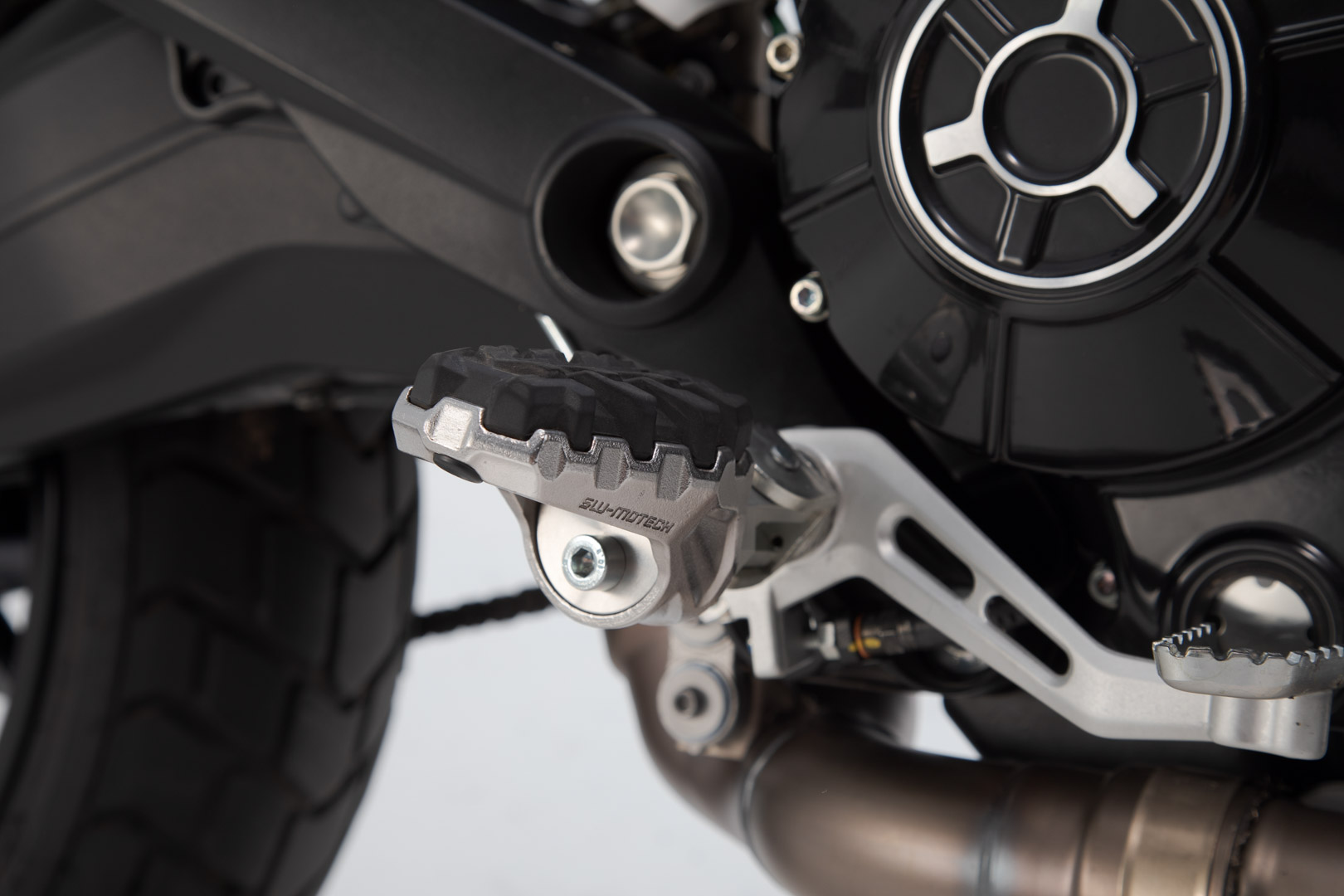 SW-Motech EVO fotstöd kit - Ducati modeller / Benelli TRK 502 X (18-). Figur 3