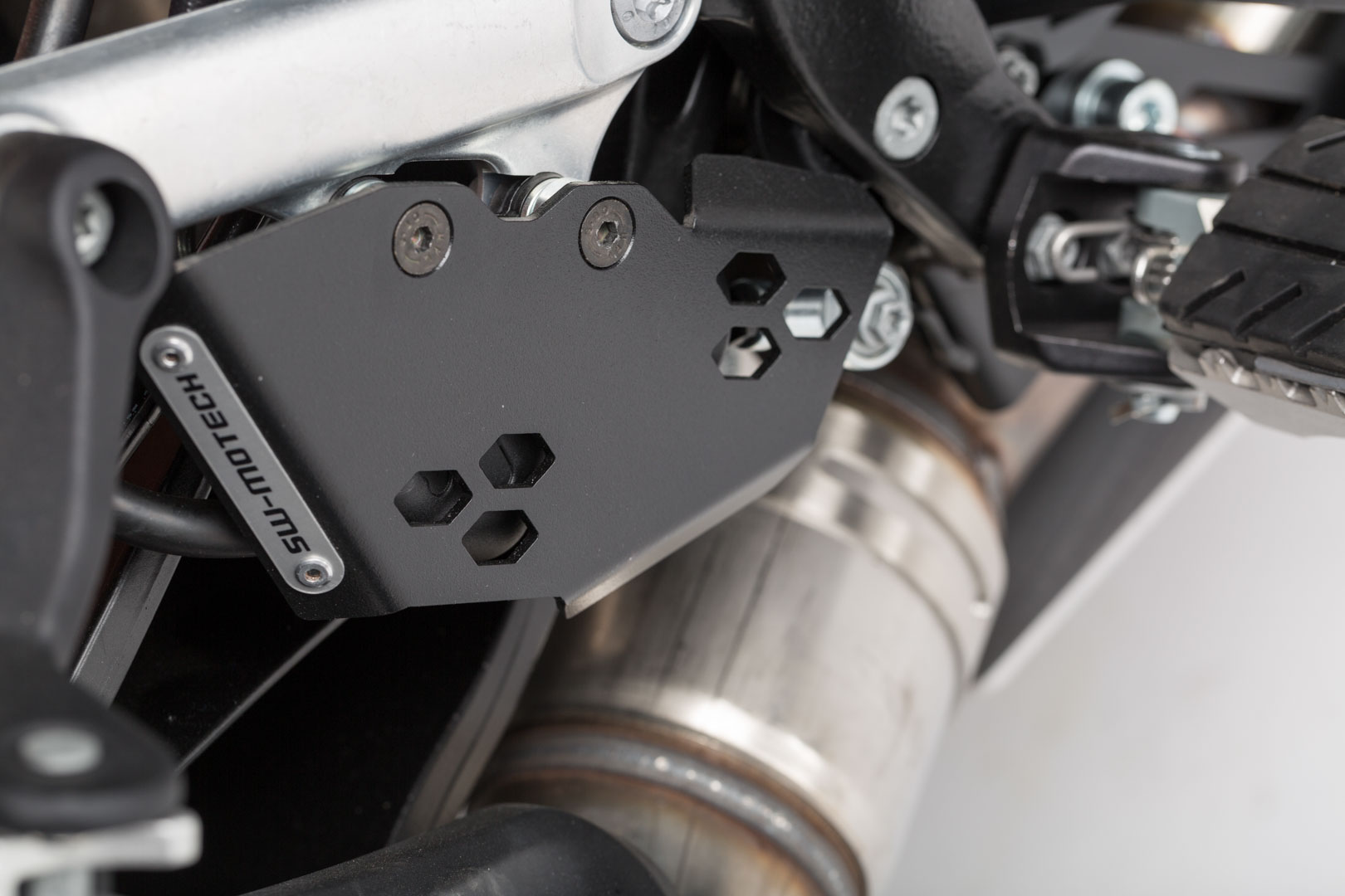 SW-Motech Protection set - KTM Adventure models. Figure 5