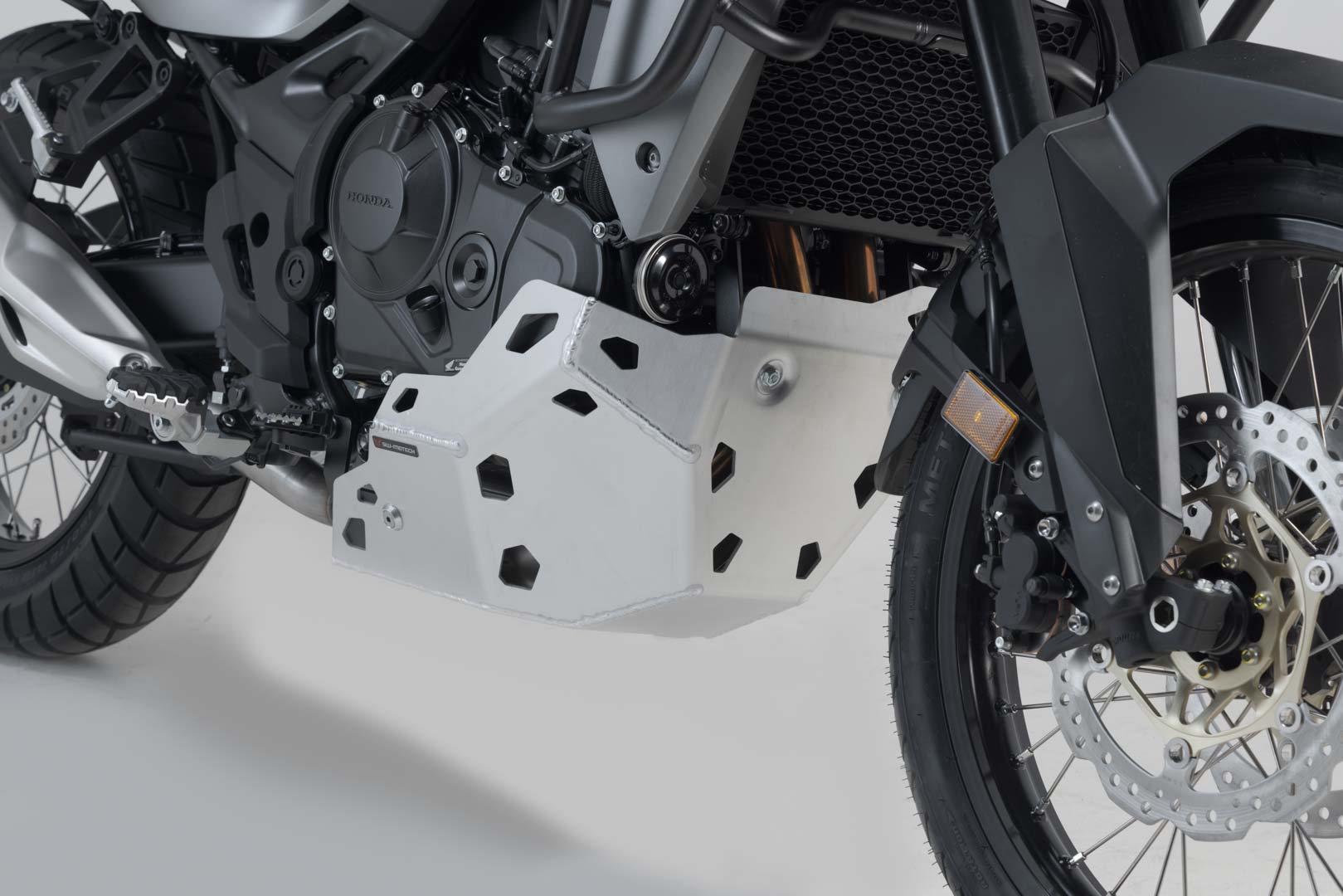 SW-Motech Motorskydd - Silver. Honda XL750 Transalp (22-). Figur 3