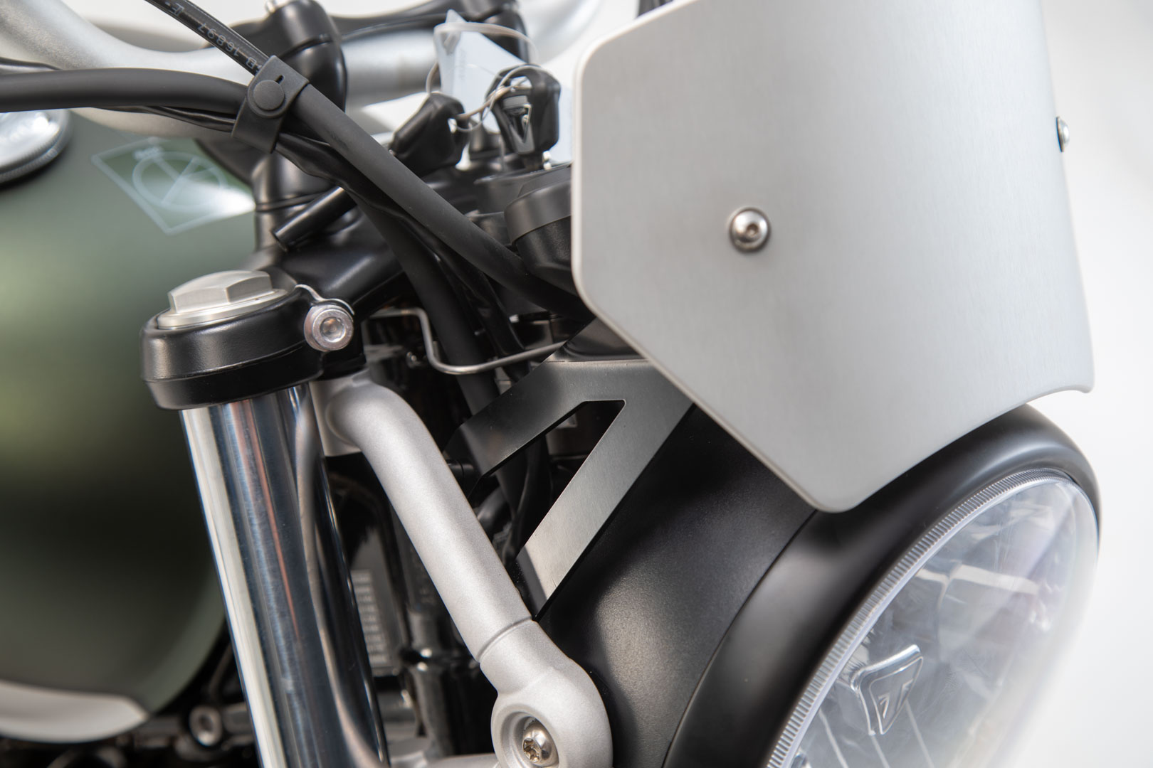 Parbrizul SW-Motech - Argintiu. Triumph Street Scrambler 900 (16-). Figura 5