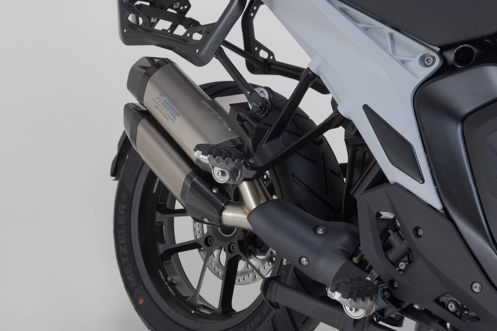 SW-Motech EVO fotstödssats för passagerare - Harley-Davidson Pan America (21-), BMW R 1300 GS. Figur 4