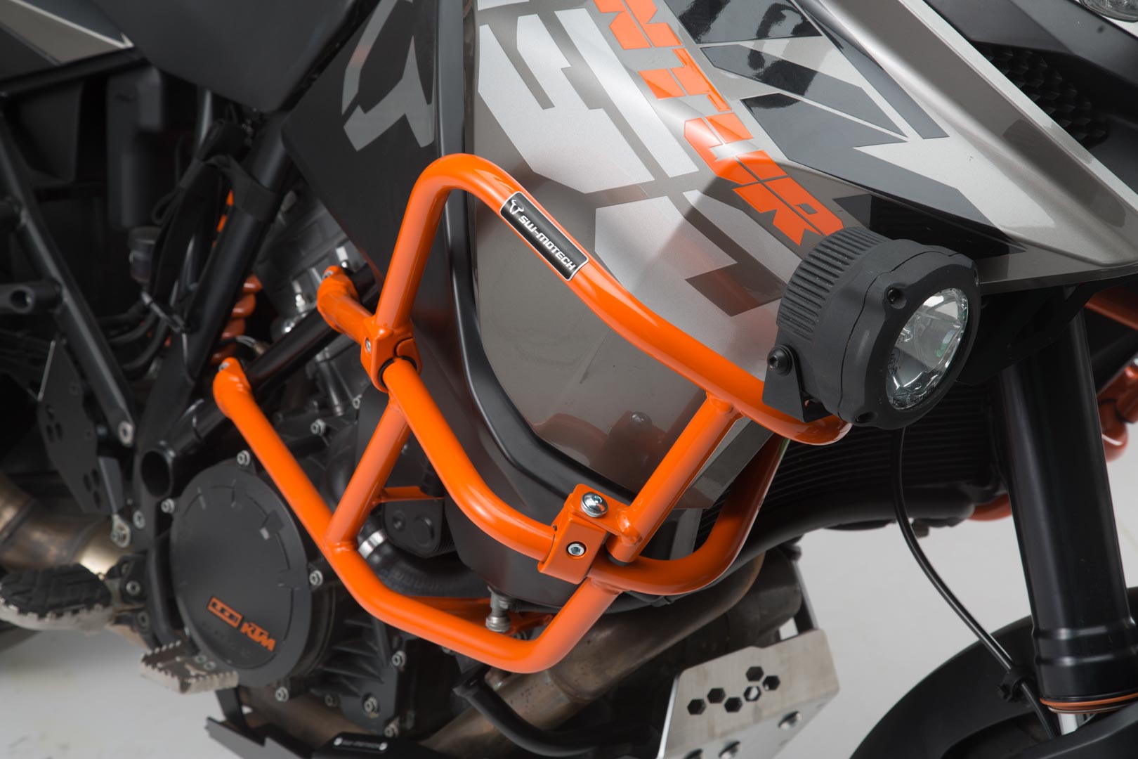 SW-Motech Övre kraschstång för orig. KTM kraschstång - Orange. KTM 1050 (14-)/ 1190 Äventyr / R (13-). Figur 2