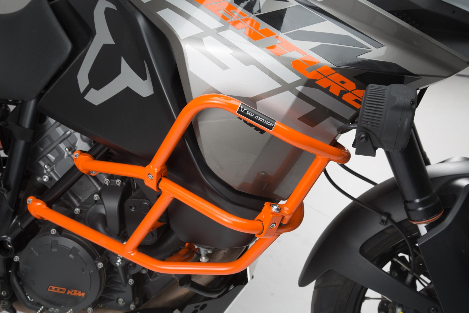 SW-Motech Övre kraschstång för orig. KTM kraschstång - Orange. KTM 1050 (14-)/ 1190 Äventyr / R (13-). Figur 3