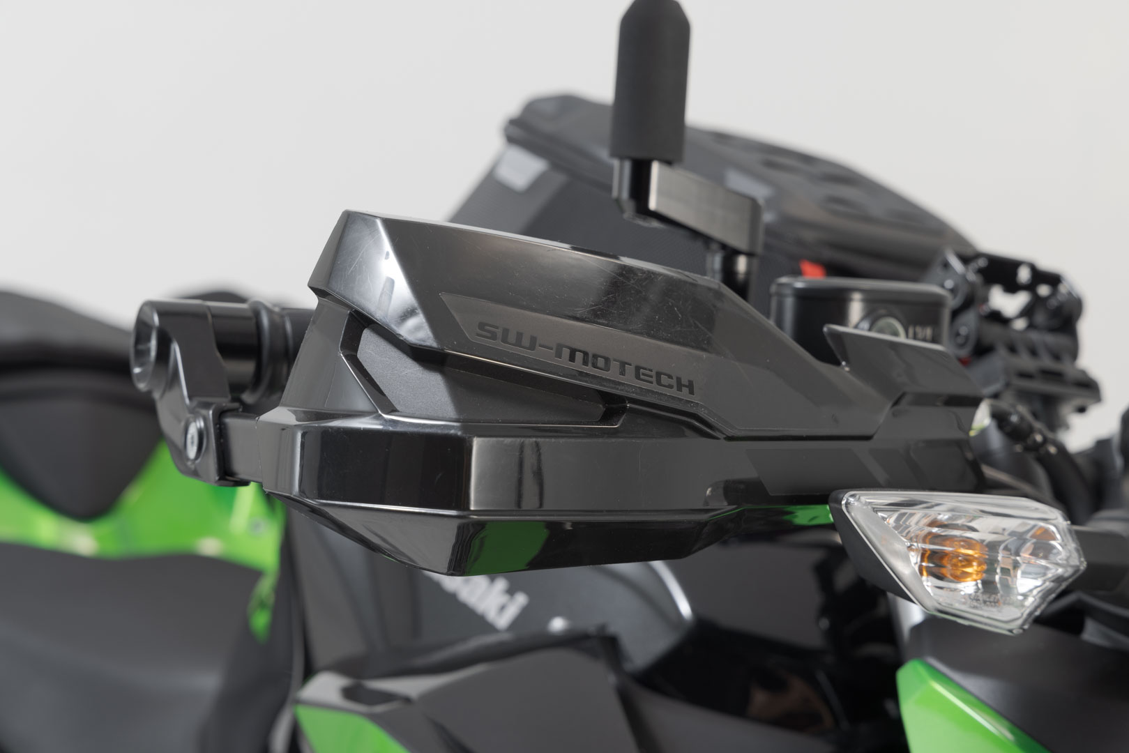 SW-Motech KOBRA Handguard Kit - Preto. Rosca interna do guidão 6mm / 8mm. Figura 3