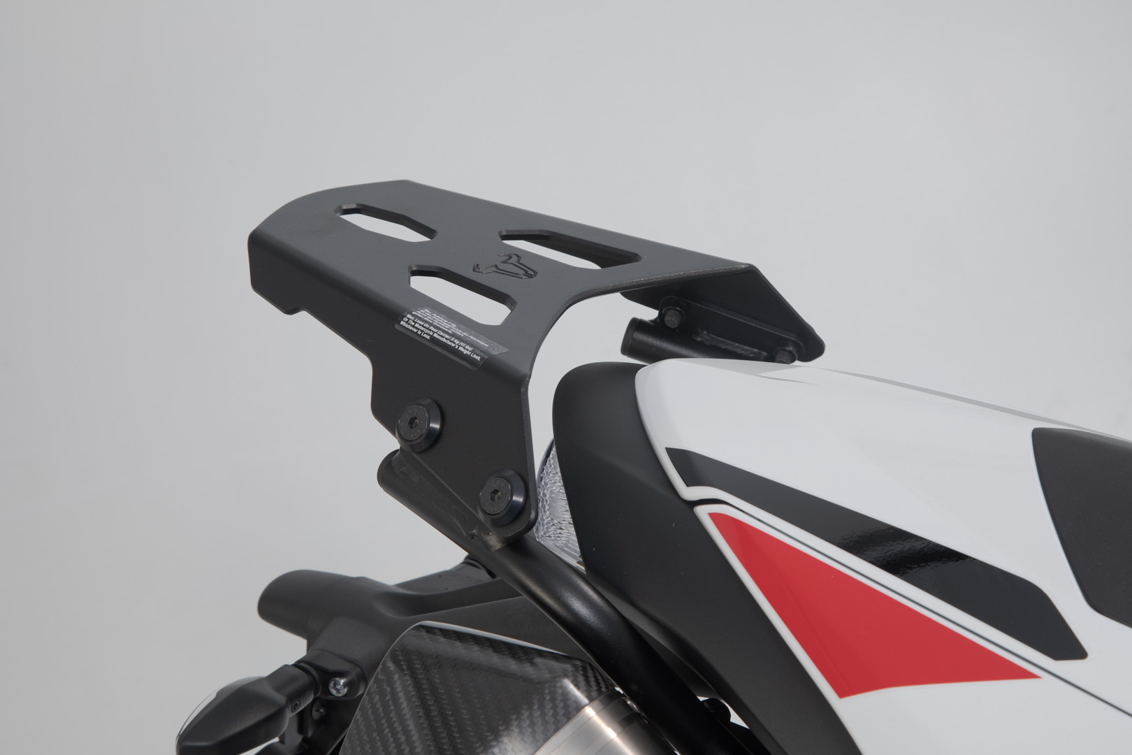 SW-Motech TRAX ADV Topcase-System - Silbern. Triumph Speed Triple 1050 S / RS (18-). Abbildung 3