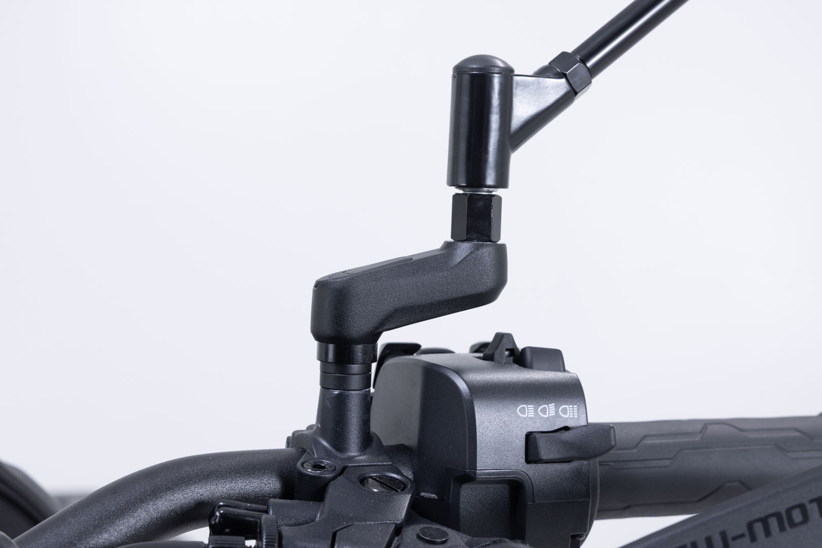 Extensia oglinzii SW-Motech - Neagră. CFMoto 800MT-X (24-). Figura 1