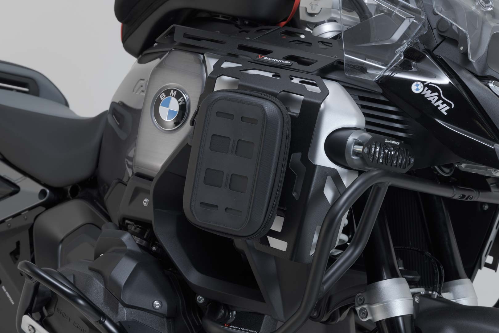 SW-Motech Bagagehylla för tanklock - Svart. BMW R 1300 GS Adventure (24-). Figur 3