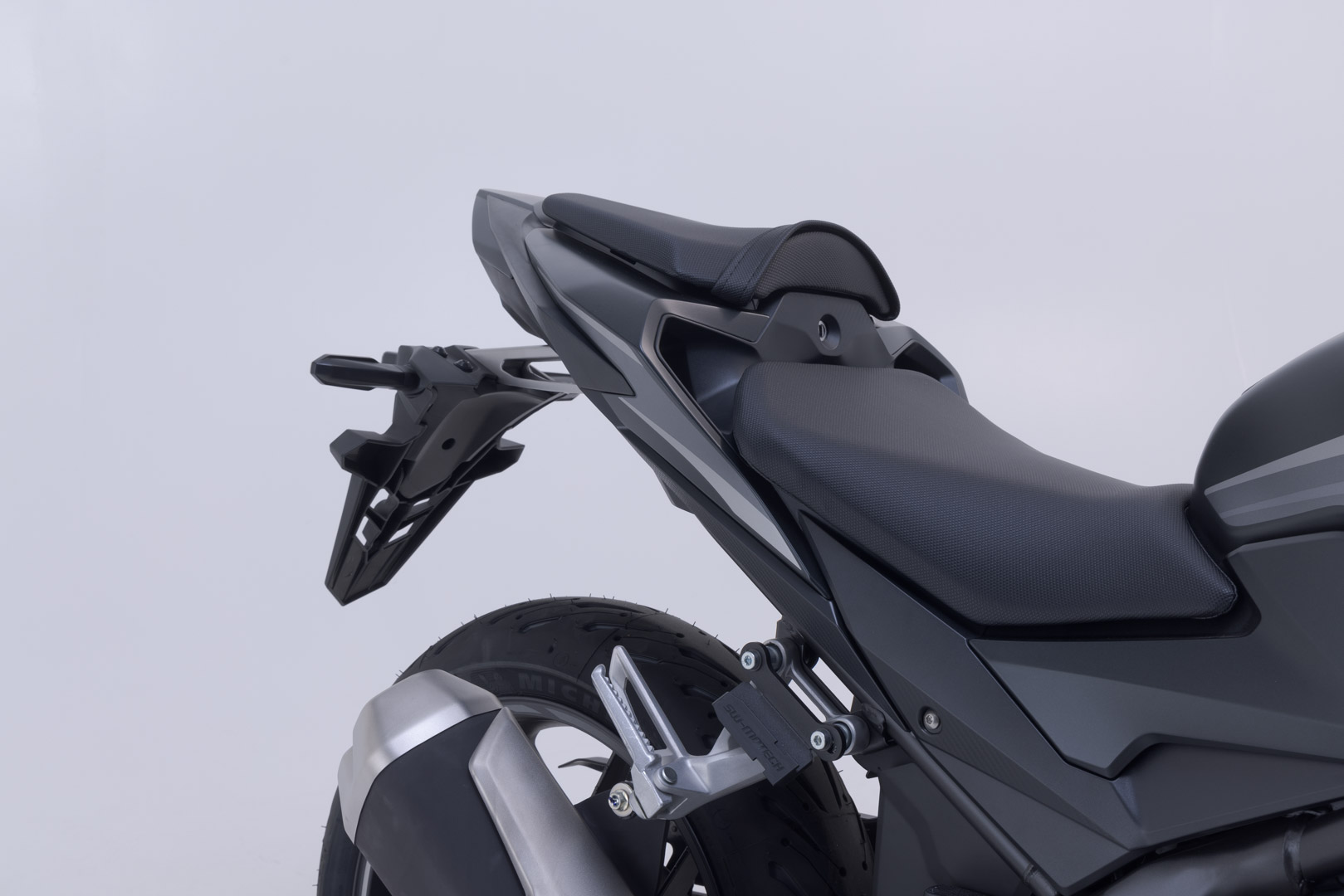 Set de geantă SW-Motech PRO BLAZE H - Negru. Honda CBR300R, CBR500R/ CB500F (16-). Figura 5