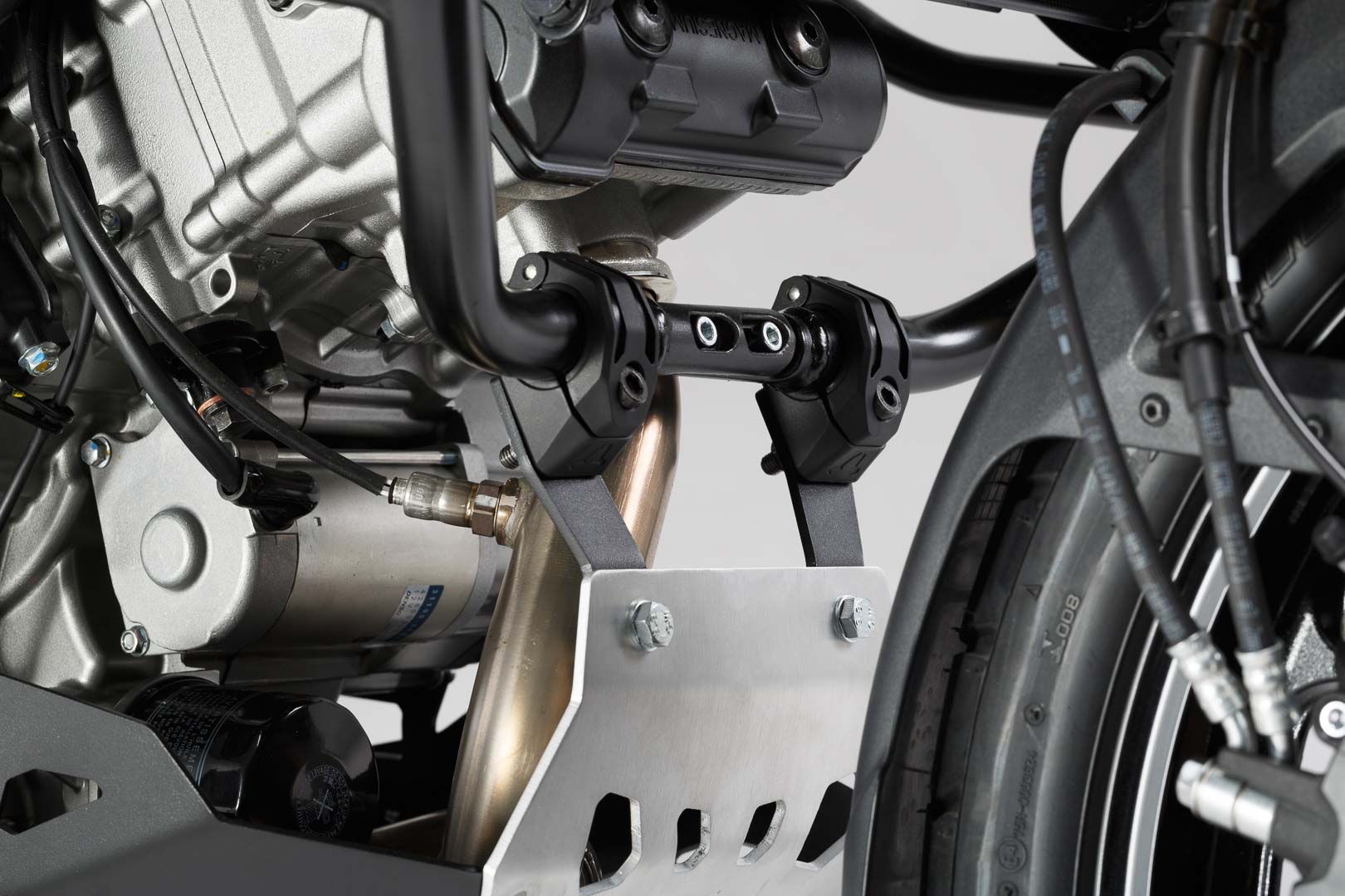 Protecție motorului SW-Motech - Negru/Argintiu. Pentru V-Strom 1000 cu bară de protecție. Figura 3
