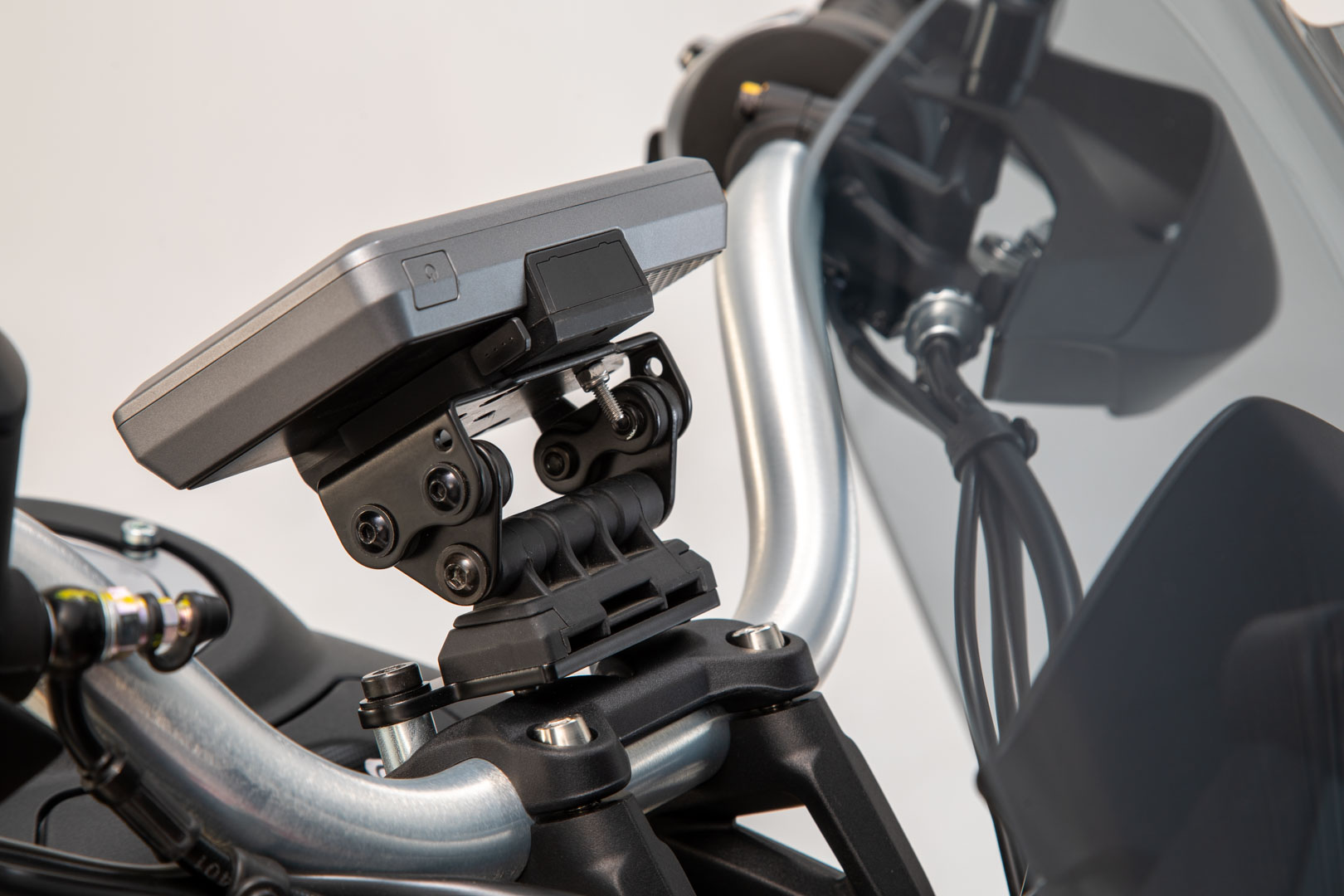 SW-Motech GPS-fäste för styre - Svart. Moto Guzzi V85 TT (19-23). Figur 2