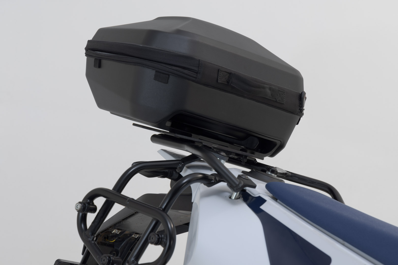SW-Motech STREET-RACK - Negru. Husqvarna 701 Enduro/Supermoto (16-). Figura 5