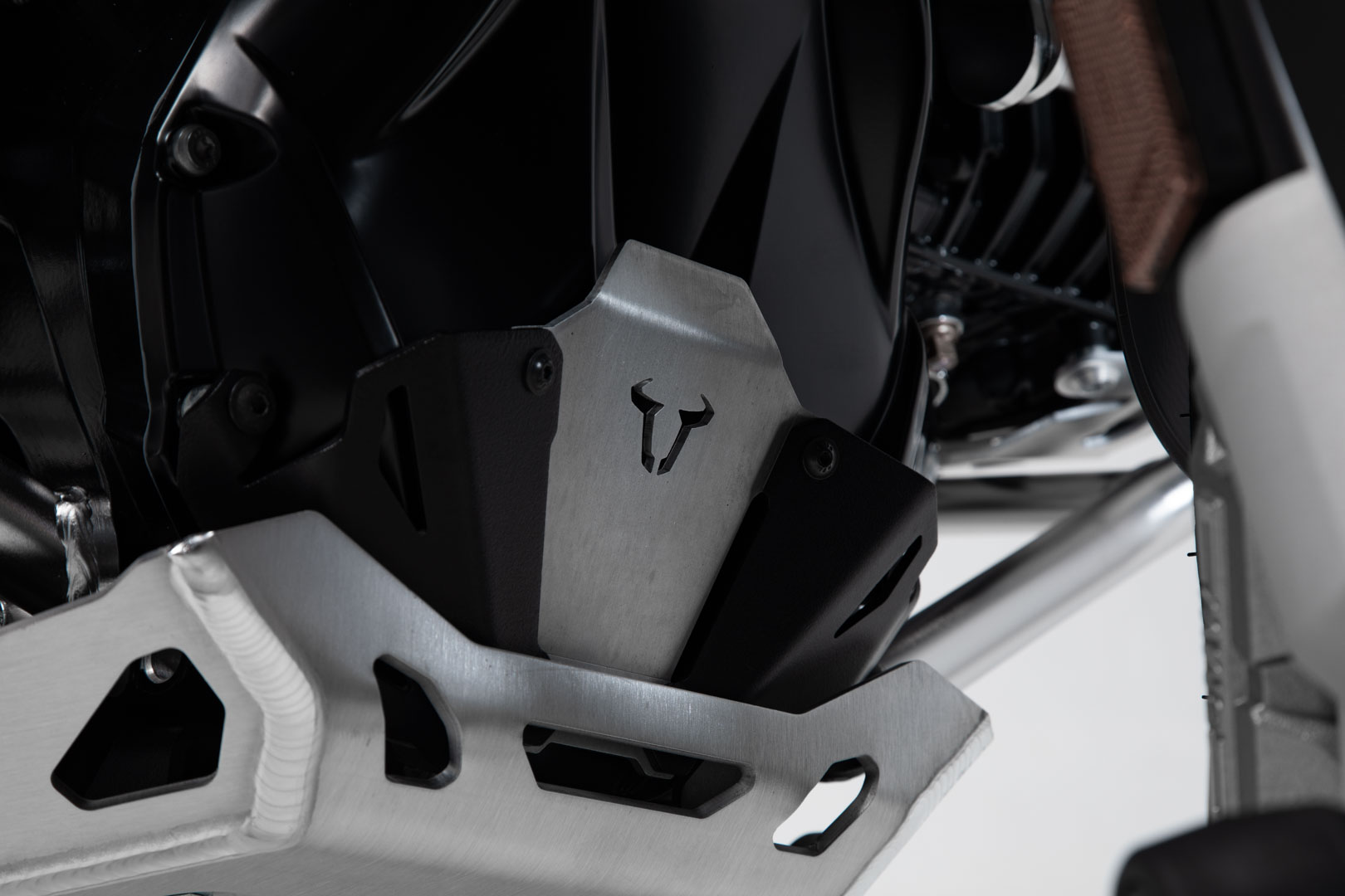Extensie SW-Motech pentru protecția motorului - Negru/argintiu. BMW R1200 (12-18), R1250 (18-). Figura 2