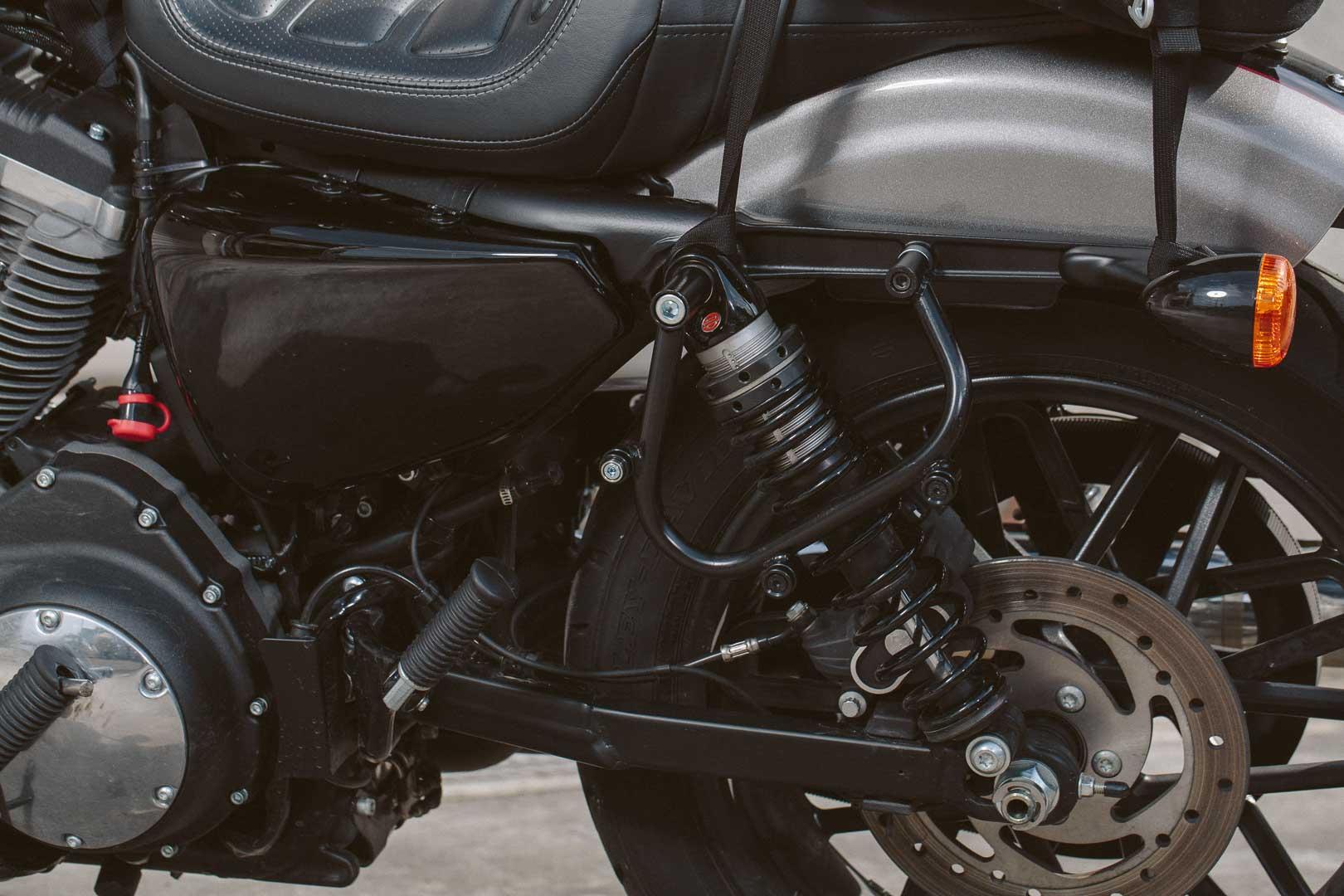 SW-Motech SLC portavion lateral stânga - modele Harley Sportster (04-). Figura 3