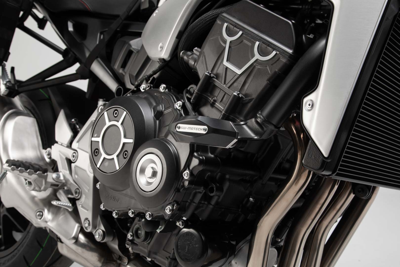 Kit SW-Motech Frame slider - Negru. Honda CB1000R (18-). Figura 3