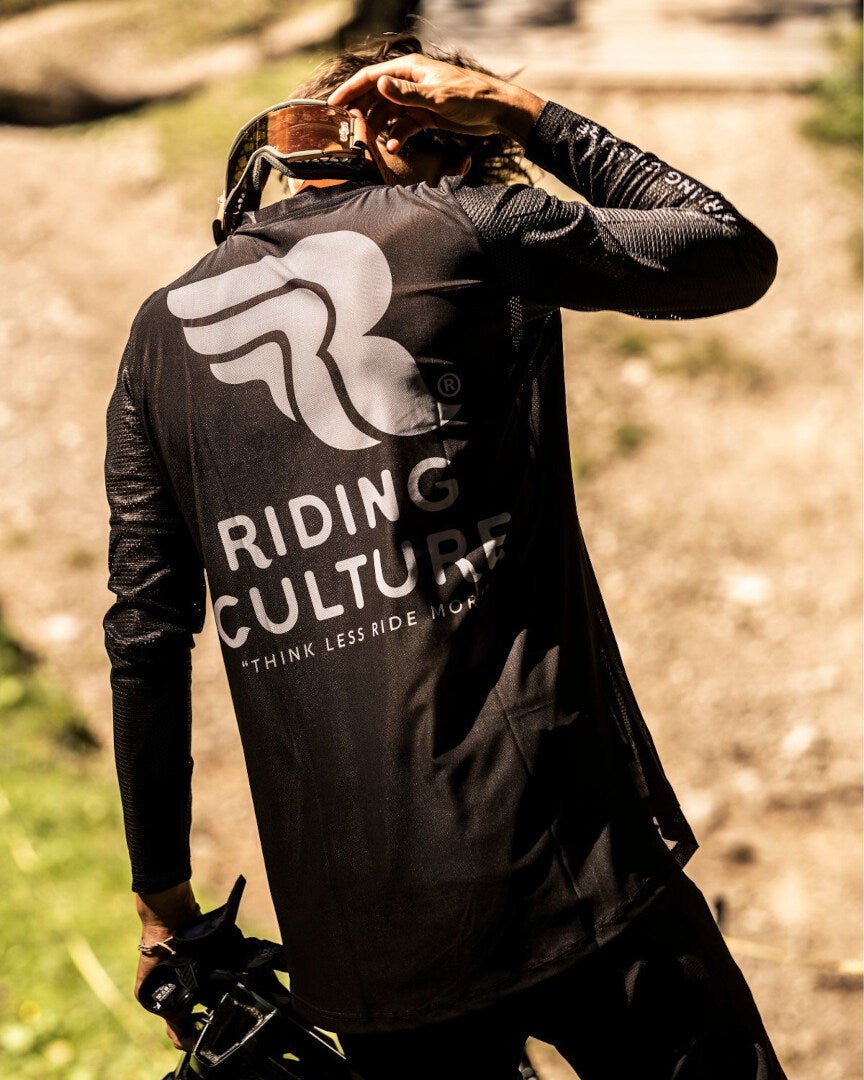 Side view of Riding Culture Sender 1.1 Long Sleeve Cycling Jersey