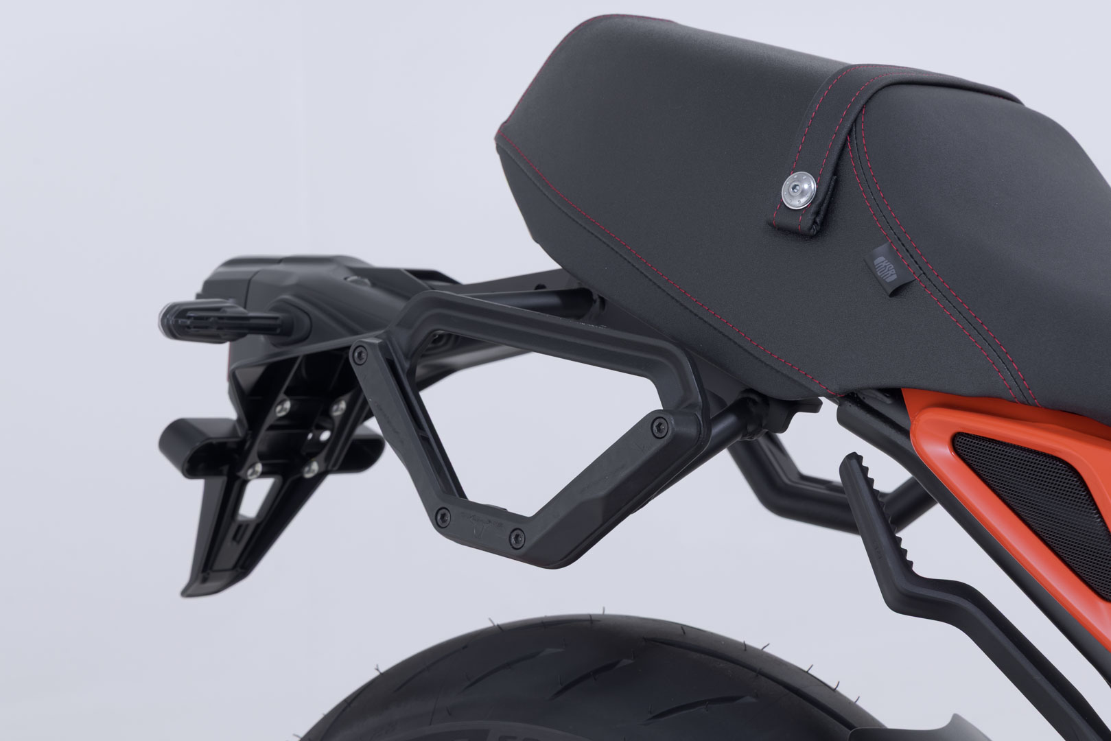 SW-Motech V-LOC Side Carrier höger - Yamaha XSR900 (21-), XSR900 GP (23-). Figur 4