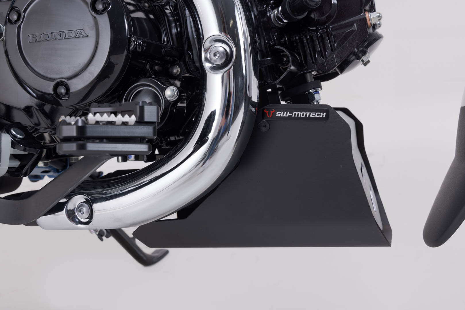 SW-Motech Protetor do motor - Preto/Prata. Honda Dax 125 (22-). Figura 5
