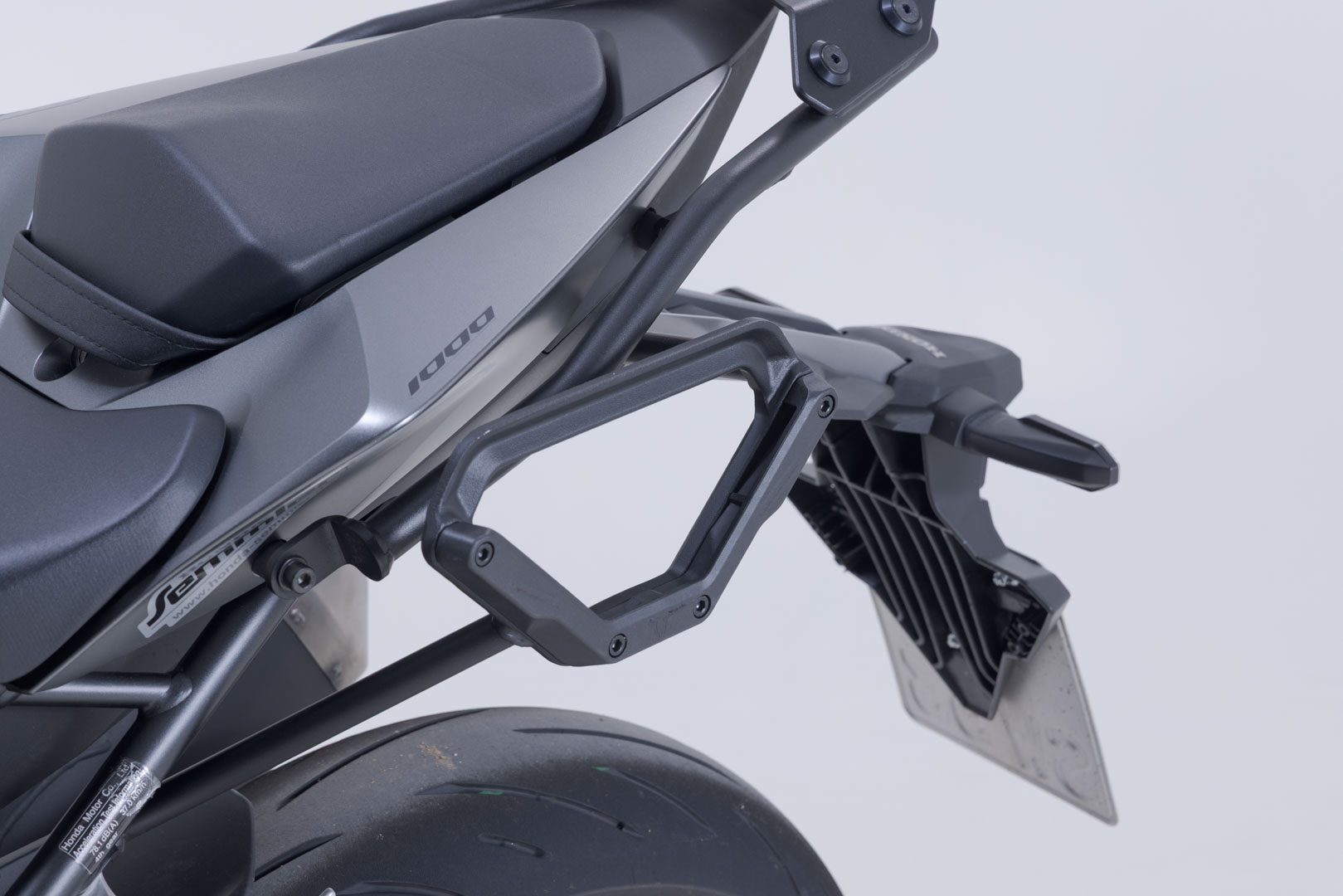 SW-Motech V-LOC Sidobärare vänster - Honda CB1000 Hornet (24-). Figur 4