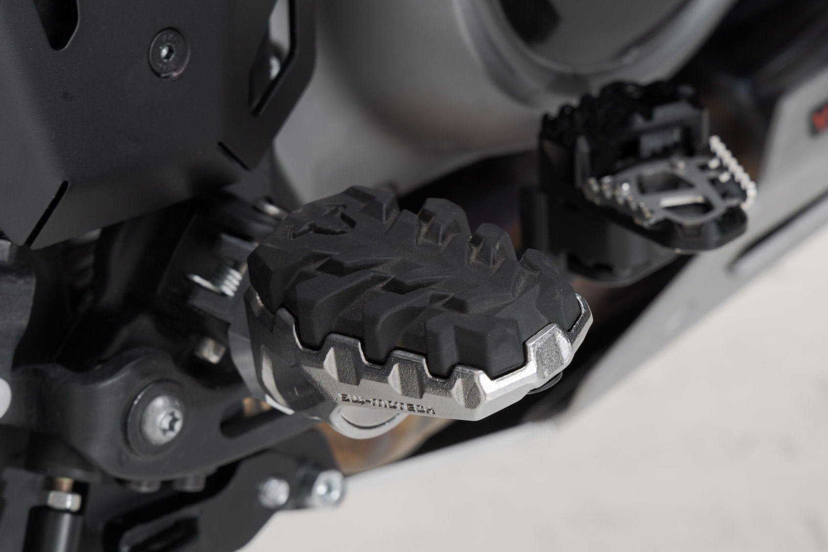 SW-Motech EVO fotstödssats - Harley-Davidson Pan America (21-). Figur 5