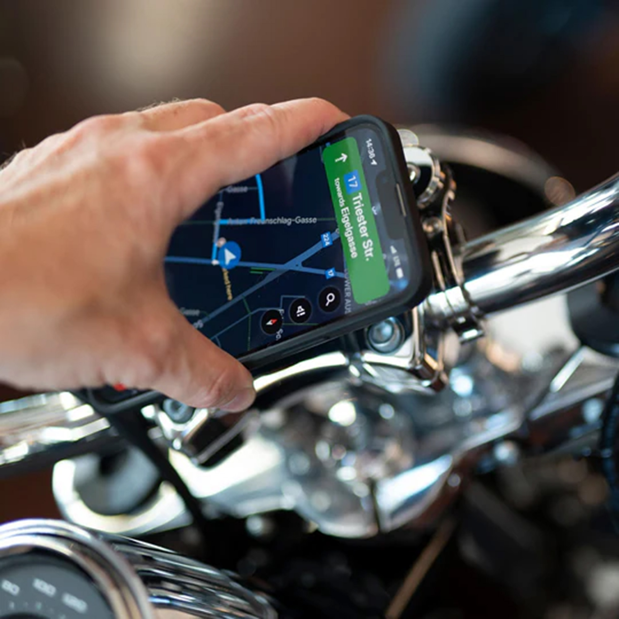 SP Connect Moto Mount Pro Chrome Motorcykelfäste Figur 4