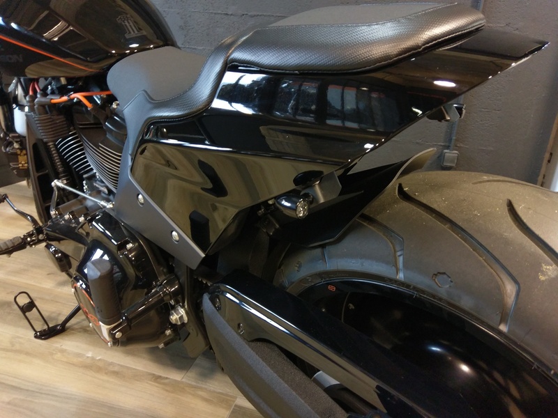 Design de acces Ținătoare de semnalizare negre de pereche Harley Davidson FXDR114 Figura 7