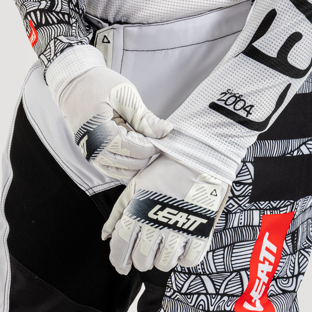 Leatt 3.5 Ride Kit Mosaic 2025 Set de tricou și pantaloni de motocross Alb/Negru/Roșu M Figura 10