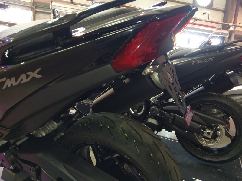 V-DELAR Svart plåthållare Yamaha T-Max 530 Figur 7