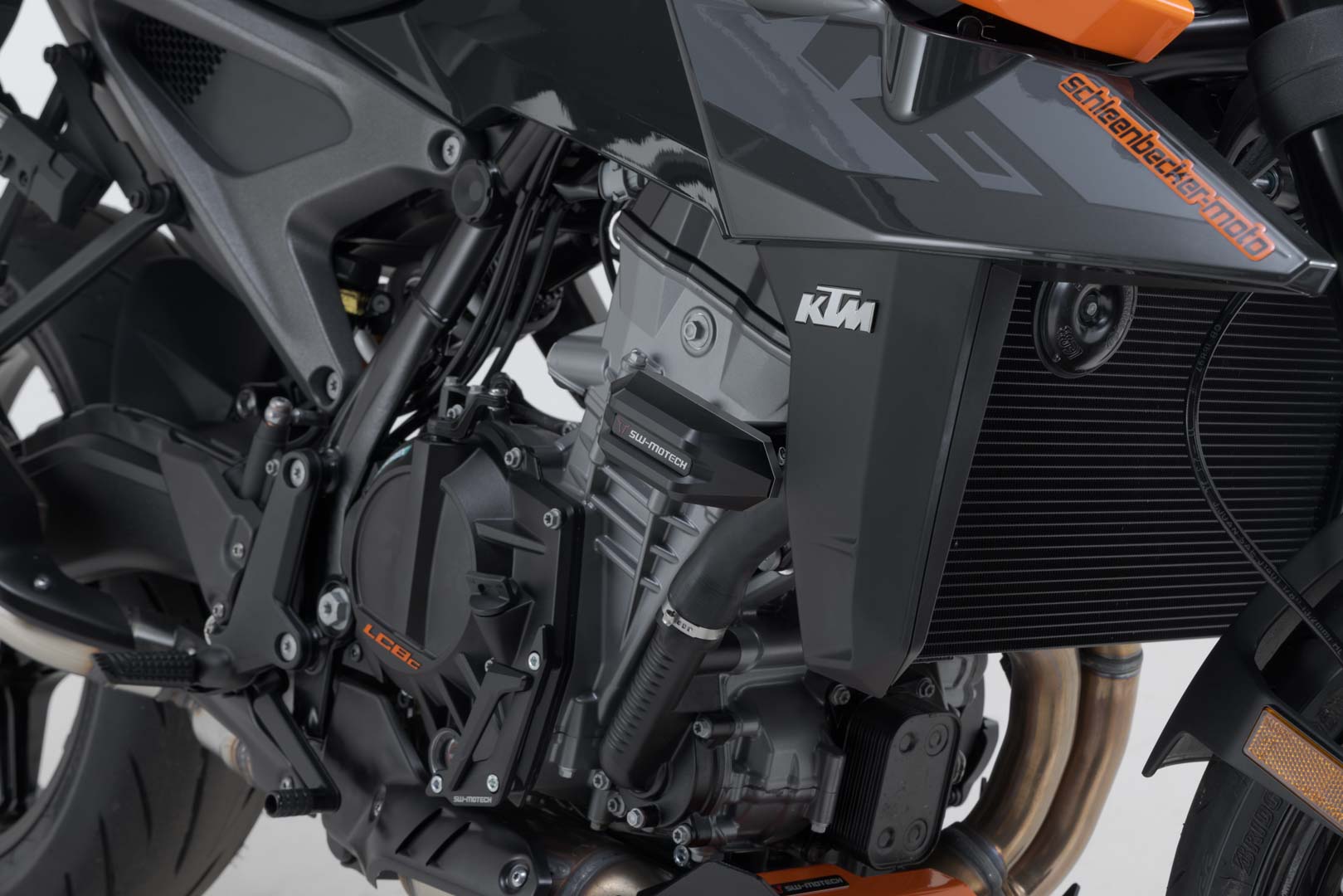 SW-Motech Frame slider kit - Svart. KTM 990 Duke (23-). Figur 3